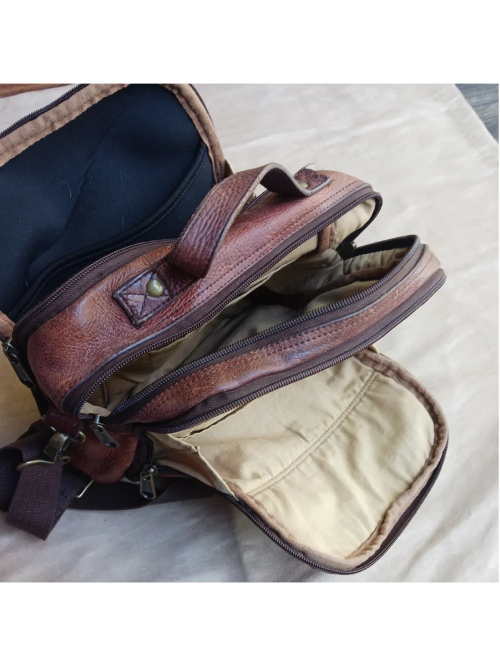 Duluth Trading Company Lifetime Brown Patina Leather Vintage Crossbody Bag